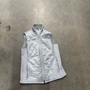 Quilted Gray Sleeveless Vest L.L. Bean large zip up jacket